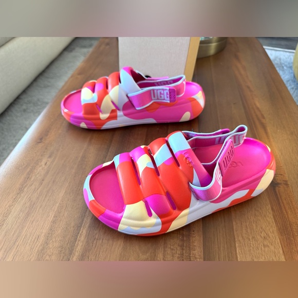 UGG Sport Yeah Capmopop Sandals - Picture 10 of 12